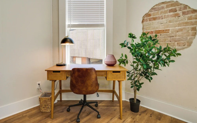 Upscale Texarkana Townhome, Walk to Downtown!