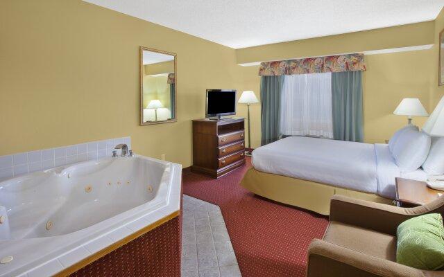 Holiday Inn Express Irwin-PA Turnpike Exit 67