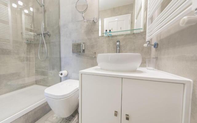 Spacious 4bdr River View