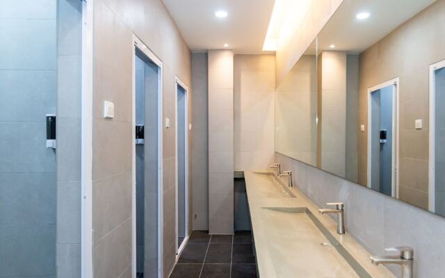 Momostay Capsule Hotel