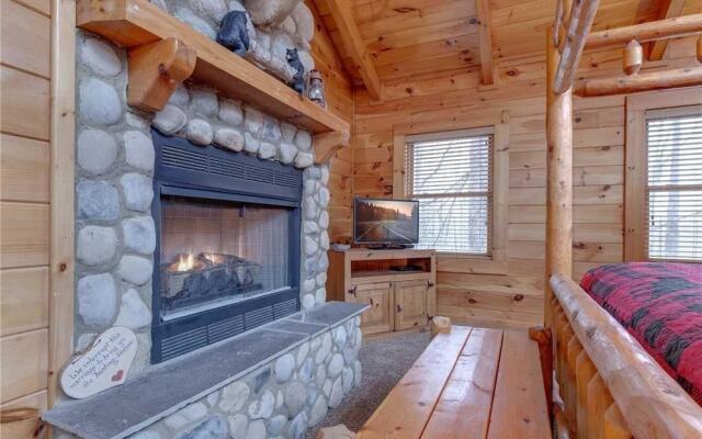 Bear Paws - Two Bedroom Cabin