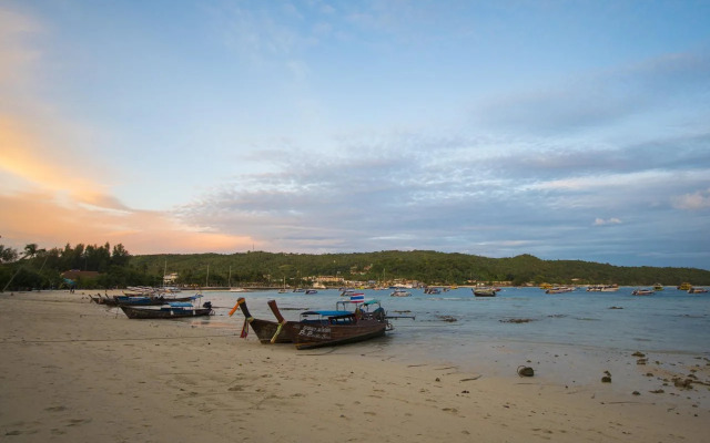 Phi Phi Nice Beach Hotel Hip