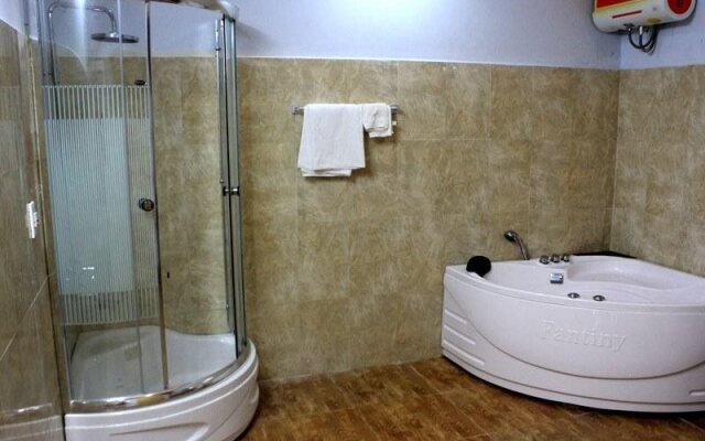 Huong Ly Hotel  Resort