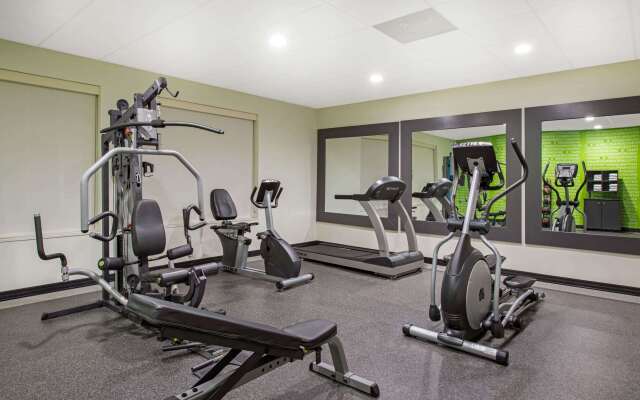 La Quinta Inn & Suites by Wyndham Lake Charles - Westlake