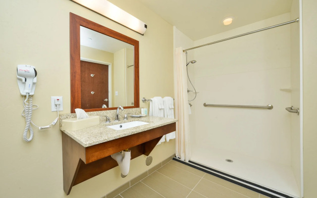 Comfort Suites Airport - University