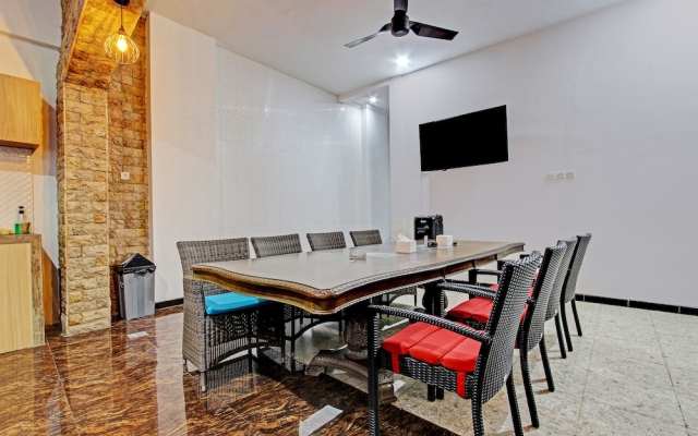 Capital O 92895 House N Caffe 55