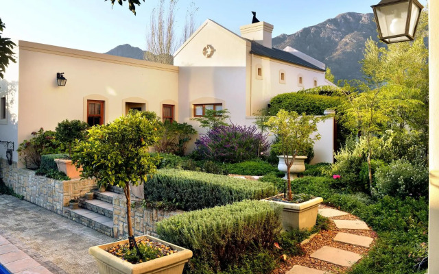 Petit Plaisir is a Romantic Self-catering Cottage on the Side of the Village no1