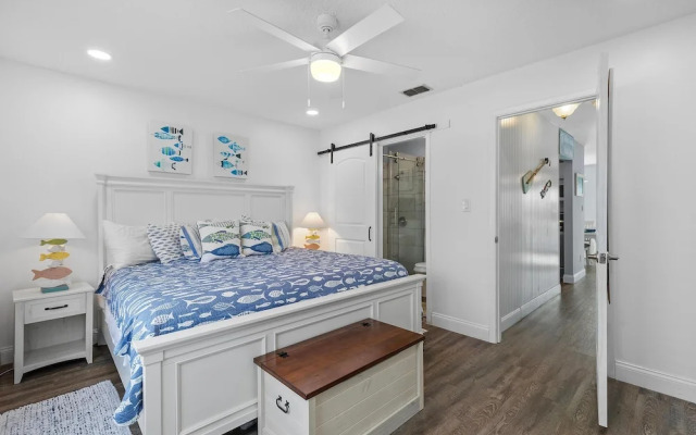 Colony Beach Club 237