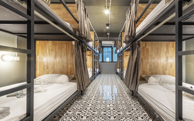 Sloth Hostel Don Mueang