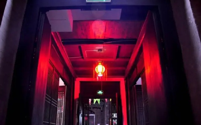 Jin Zhong Qixian Dan Feng Ge Hotel