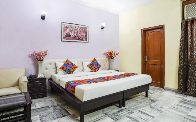 FabExpress IVY Inn Sector 35