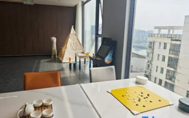 Qingmu Platinum Hotel (Anderle Building, Dongfeng Road, Chaohu)