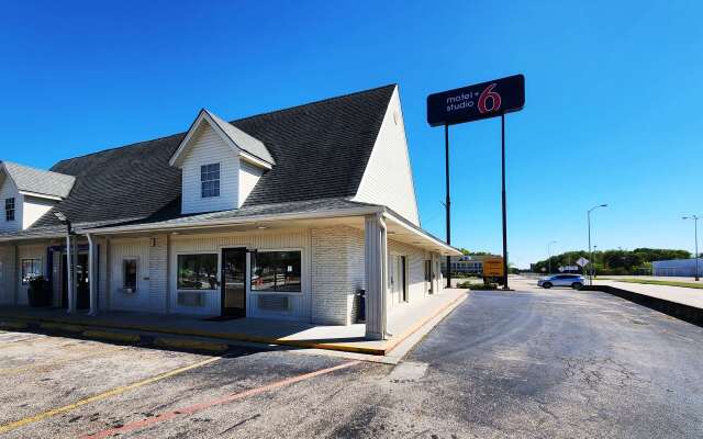 Motel 6 Webster, TX - Houston - Nasa Lake