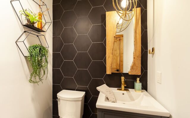 Night Owl 3 Bedroom Cabin by RedAwning