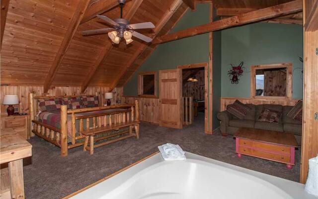 Chubby and Cubbys Den - Three Bedroom Cabin