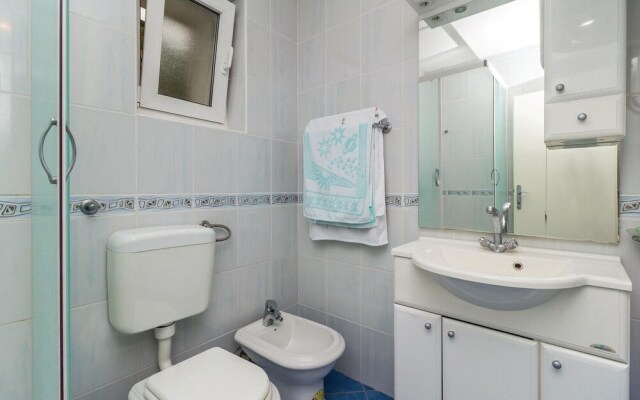 Stunning Home in Knezica With Wifi and 2 Bedrooms