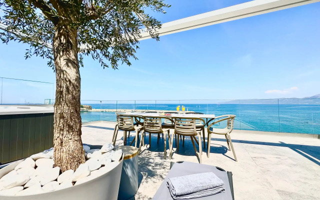 Skipper Beachfront Suites