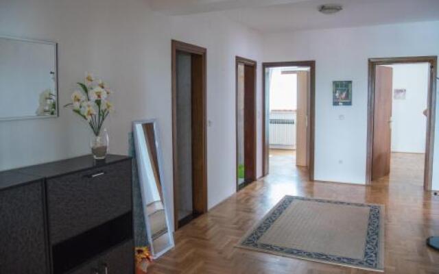 Apartments Jela