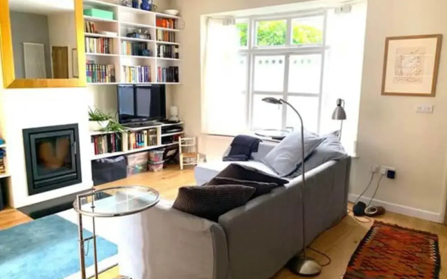 Lovely 1br 2 Bed Entire House W/Garden, 4 Guests