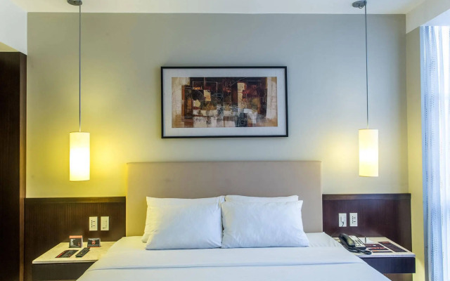 The B Hotel