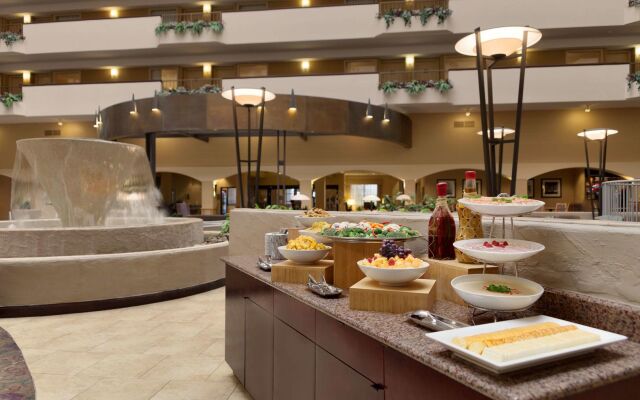 Embassy Suites by Hilton Kansas City International Airport