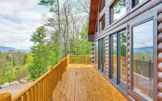 Mtn-view Deck: Scenic Conway Log Cabin!