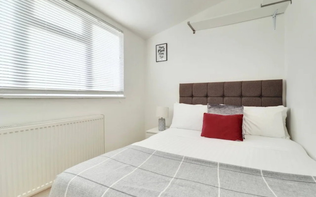 Skyvillion - Valley Way - 3bed House In Stevenage