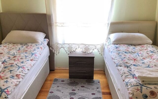 Tarihi Kucuk Tas Konak