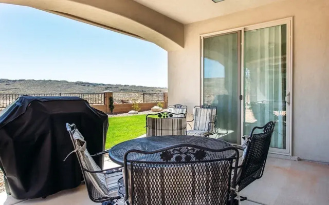 Vacation Home with easy access to bike and hiking trails by Redawning