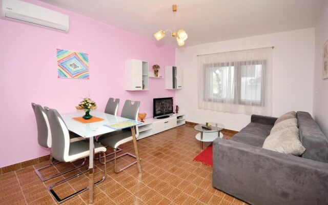 Stunning Home in Marina With Wifi and 2 Bedrooms