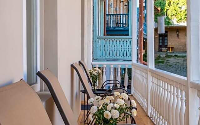 Hotel History • სასტუმრო ისტორია
