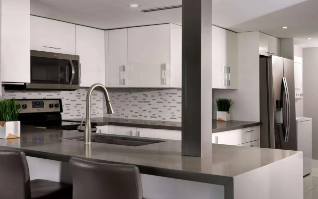 DoubleTree by Hilton Grand Hotel Biscayne Bay