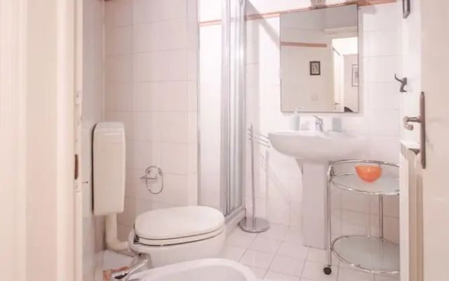 4 mins Walk to The Piazza del Duomo