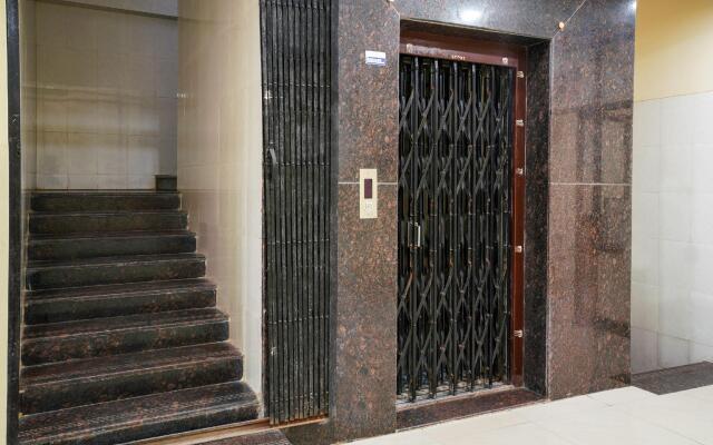 OYO 69076 Hotel Sweekar