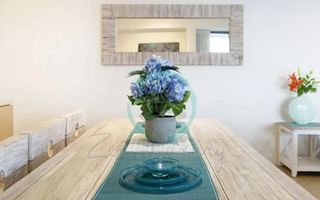 Penthouse Haven Lux Balcony Dining Sea View