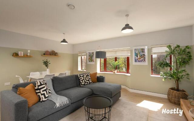 Wesley Gate Apartments - Building 3, by Hostly