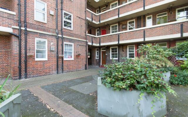 Bright 2BR Flat in St. Katharine's Docks