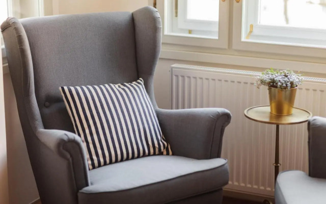 Trendy Local Apartment