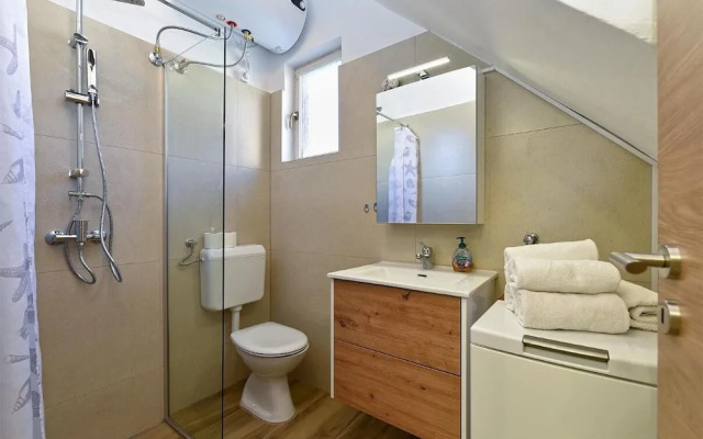 Stylish Family Retreat With Shared Pool