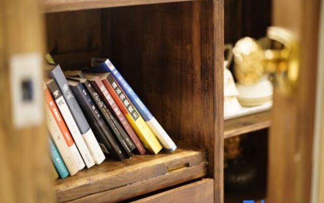 Mrs＇ X Coffee Hotel