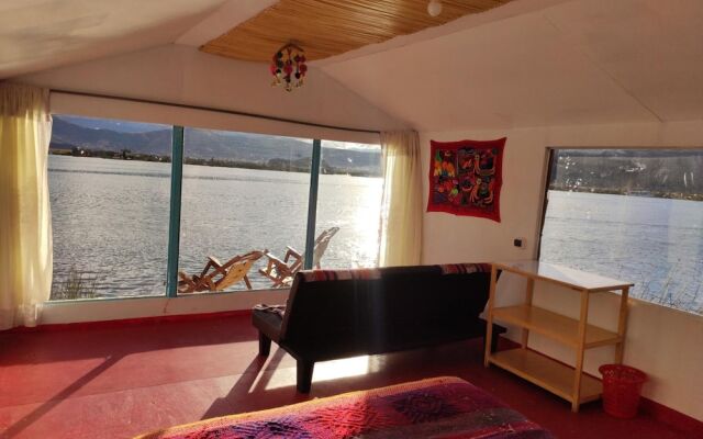 Uros Quechua Lodge