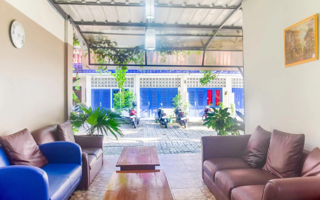 RedDoorz Plus near UPN Veteran Jakarta
