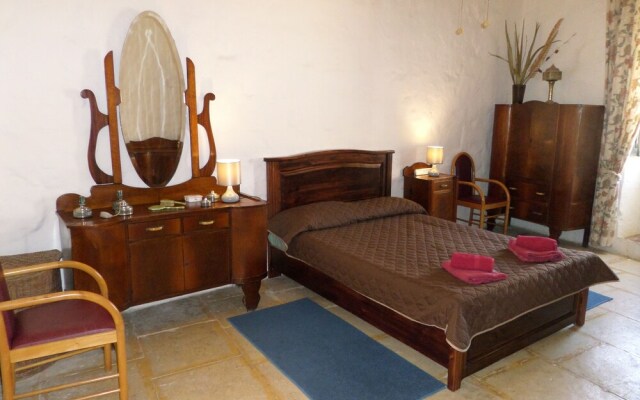 Beautiful Farmhouse With Courtyard and BBQ in Gozo