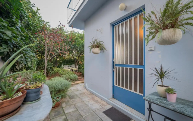 Vintage-style Garden Apartment
