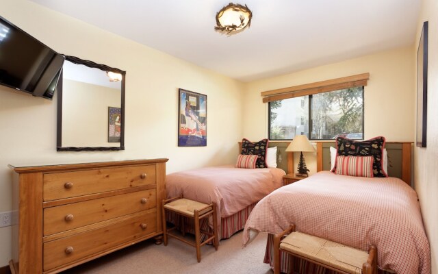 Aspen Townhouse East Unit 7