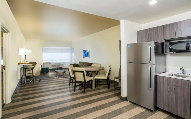 Holiday Inn and Suites Memphis Southeast Germantown