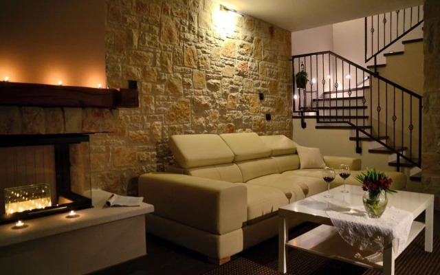 Berna - Pool House - H