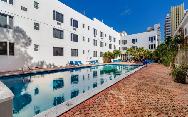 Tropics Hotel