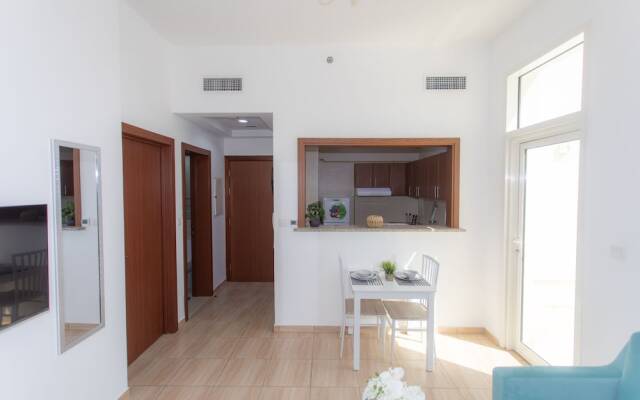 Lofty apt with panoramic view terrace