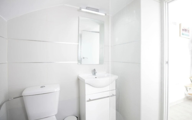 Apartamento con 2 camas de Matrimonio, A/C y WiFi SANB1